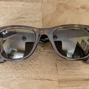 Ray-Ban Wayfarer Sunglasses Unisex Brown